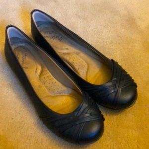 Natural Soul Black Flats